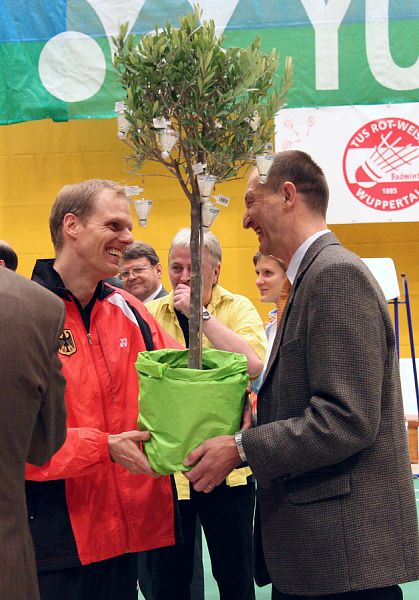 Detlef Poste und Karl-Heinz Kerst beim Badminton-Länderspiel Deutschland - England in Wuppertal, Foto: Frank Kossiski