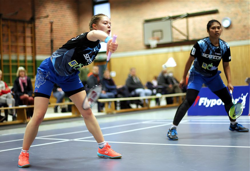 Emma Moszczynski und Isra Faradilla, © Badmintonfotos von Frank Kossiski